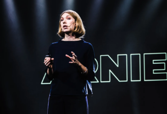 Eliza Arnold- Headshot